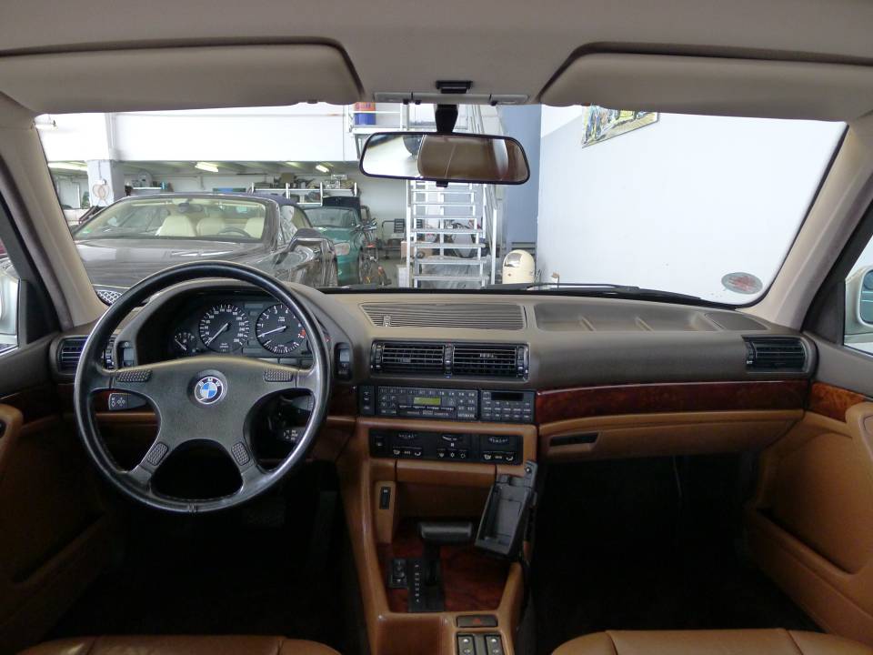 Image 39/46 of BMW 750iL (1990)
