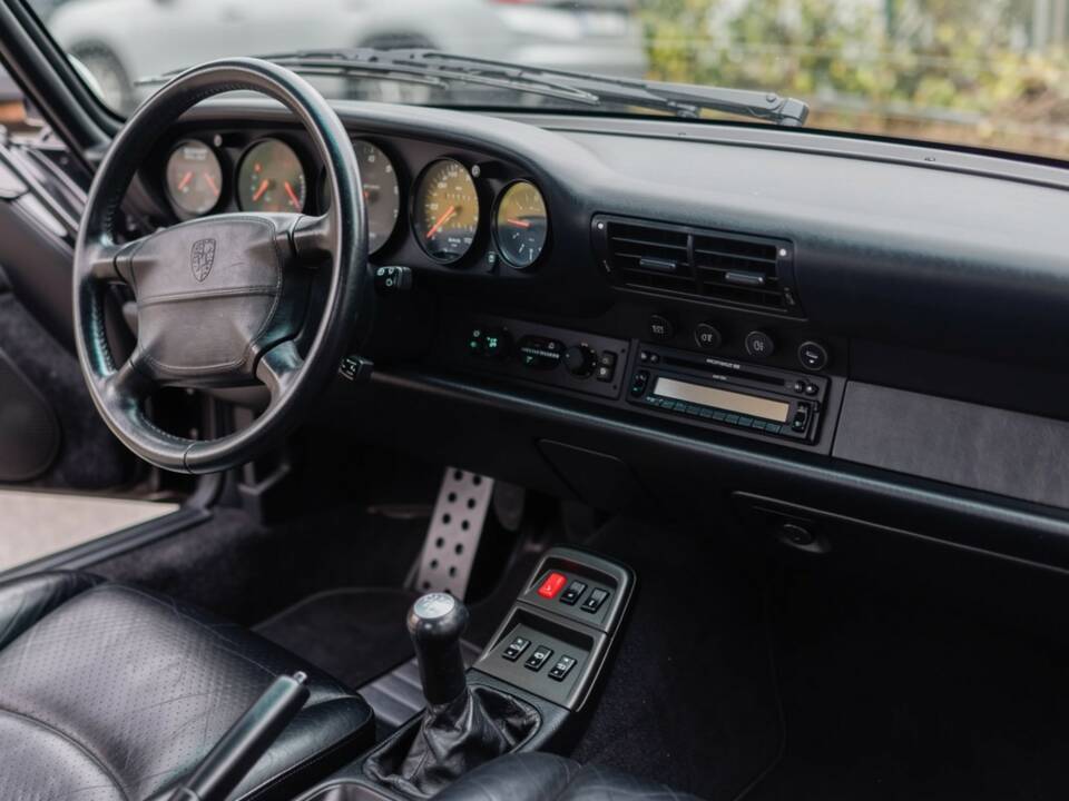 Bild 12/19 von Porsche 911 Carrera 4 (1996)