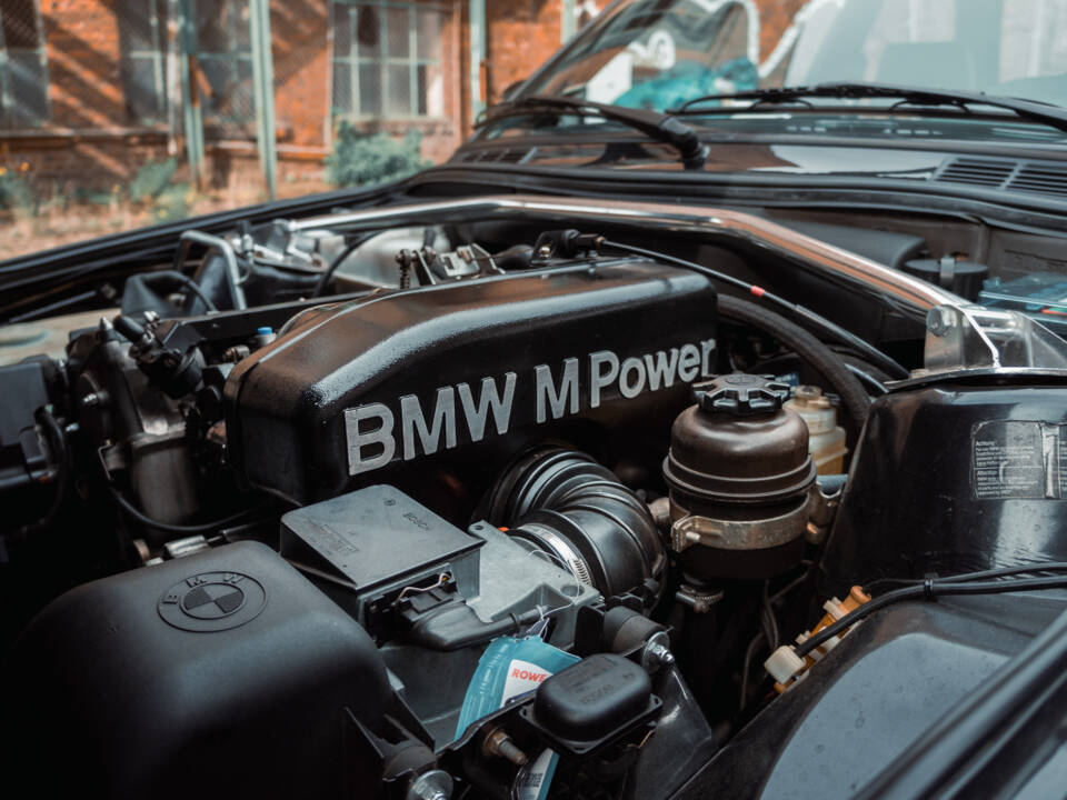 Image 1/42 of BMW 320is (1989)