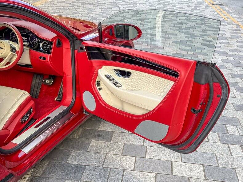 Obraz 3/44 pojazdu Bentley Continental GT V8 (2020)