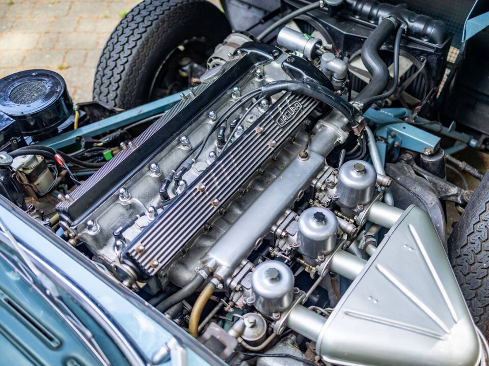 Bild 10/50 von Jaguar E-Type (2+2) (1969)