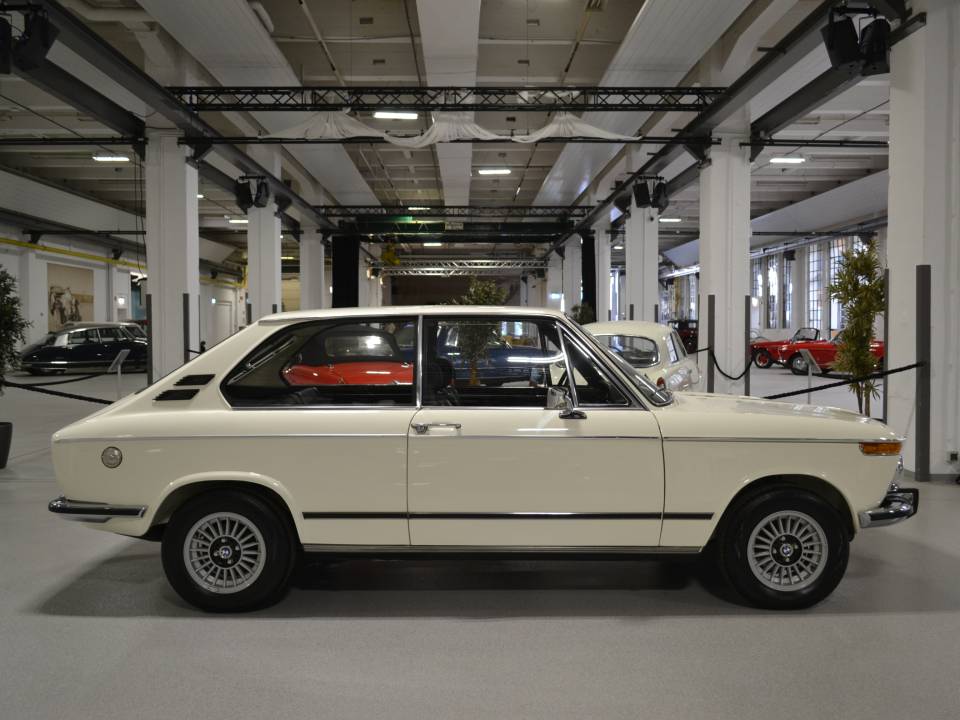 Image 7/23 of BMW Touring 2000 tii (1974)