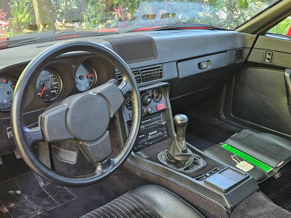 Image 16/31 of Porsche 924 Turbo (1981)