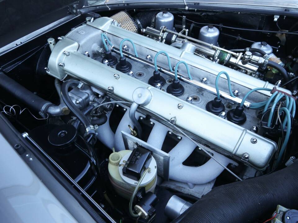 Bild 38/50 von Aston Martin DB 6 (1968)