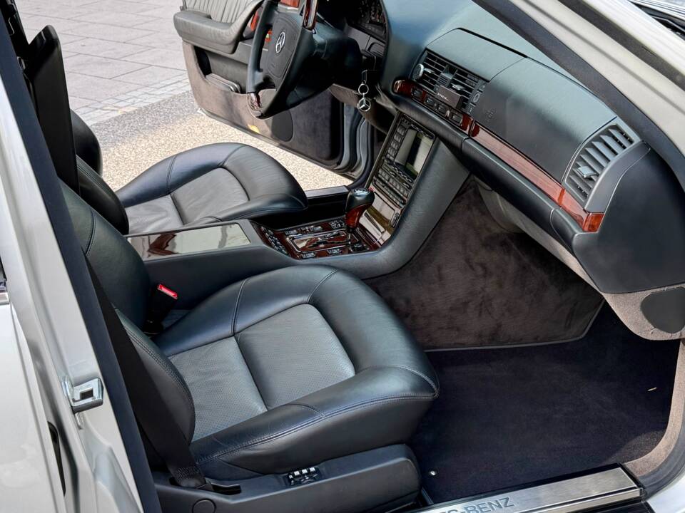 Bild 18/46 von Mercedes-Benz S 600 lang (1996)
