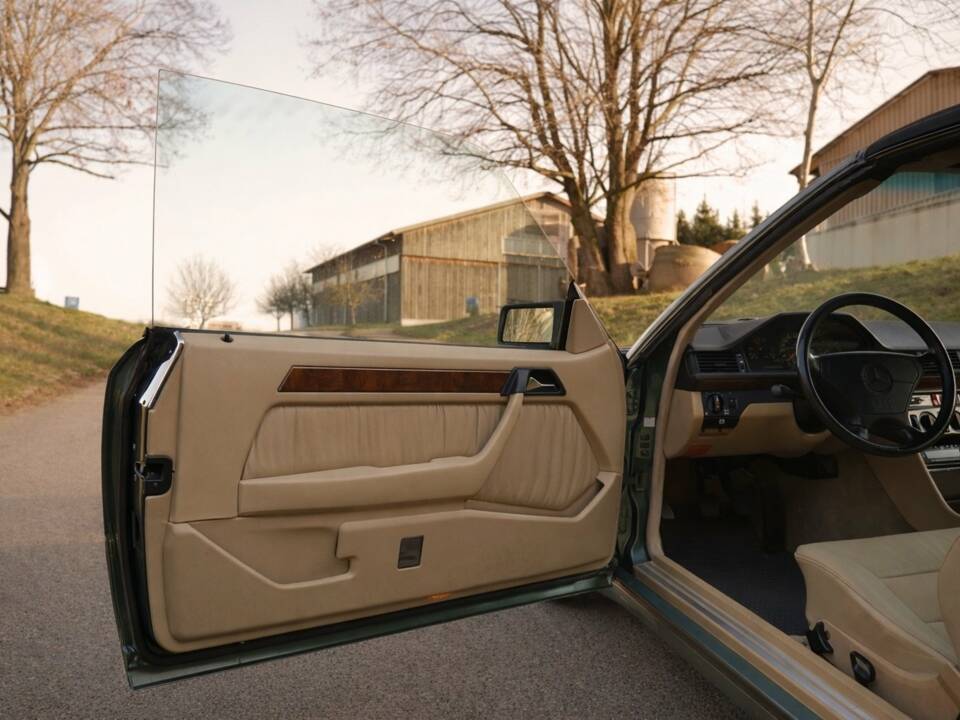 Bild 4/30 von Mercedes-Benz 300 CE-24 (1992)