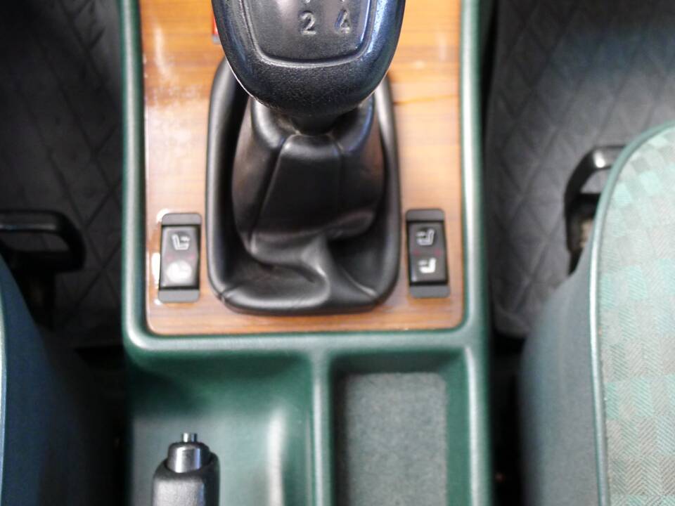 Bild 11/37 von Mercedes-Benz 190 E (1989)