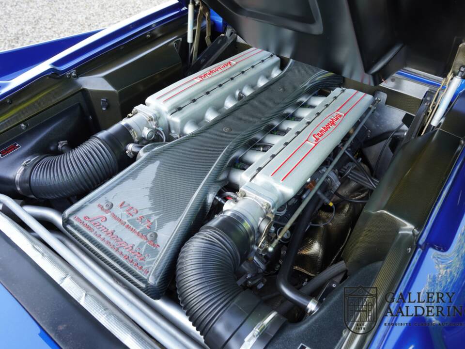 Image 13/50 of Lamborghini Diablo VT Roadster (1996)