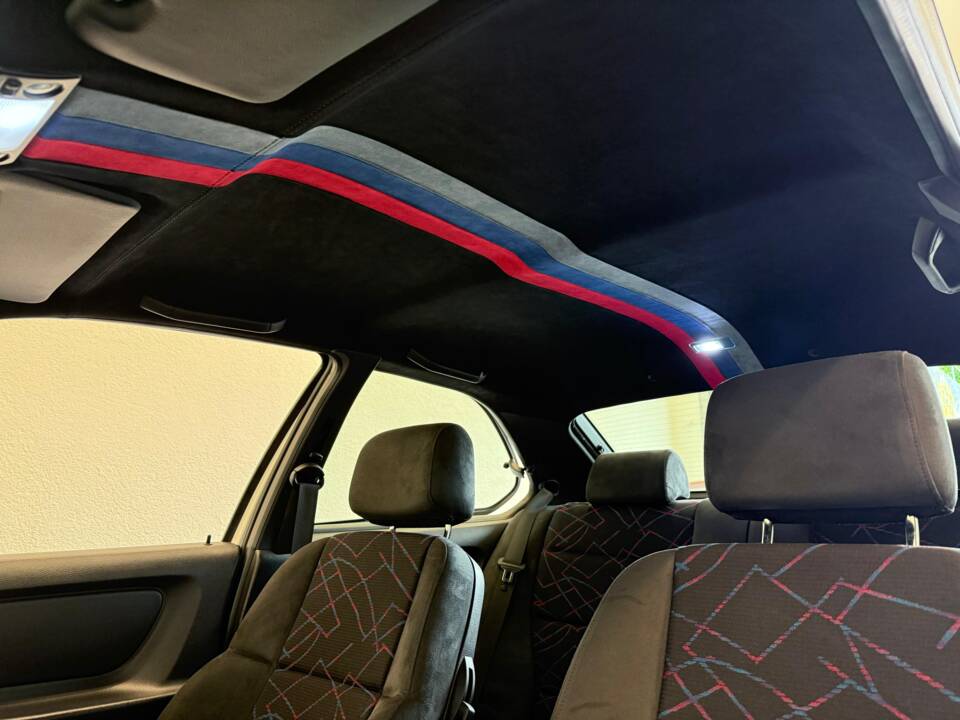 Bild 19/22 von BMW 318ti Compact (1997)