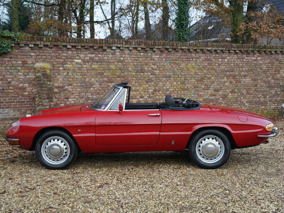 Afbeelding 48/50 van Alfa Romeo 1600 Spider Duetto (1967)