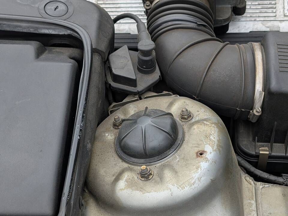 Bild 14/20 von BMW 530i (1988)