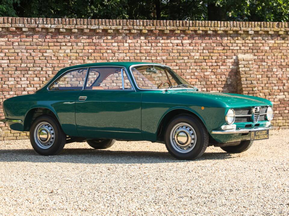 Bild 47/50 von Alfa Romeo Giulia 1300 GT Junior (1972)