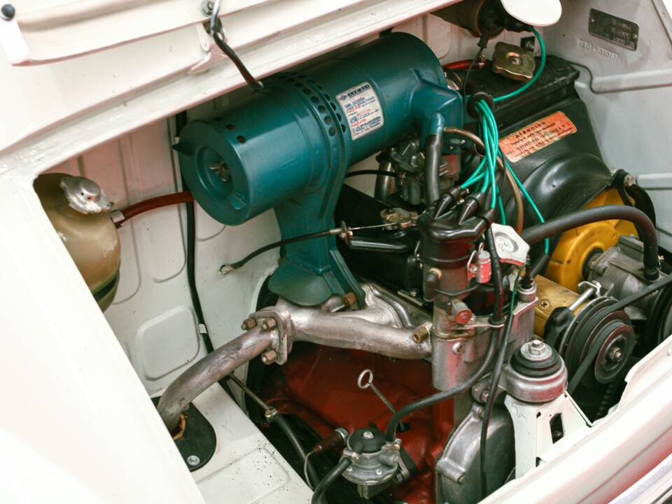 Image 30/32 of SEAT 600 D (1968)