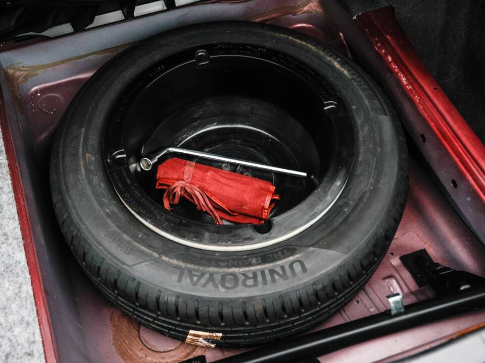 Immagine 46/47 di Mercedes-Benz E 220 (1995)