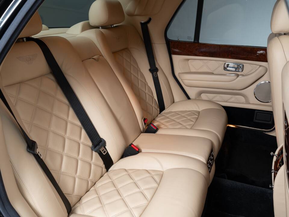 Image 38/46 of Bentley Arnage T (2004)