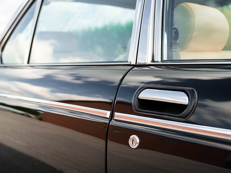 Image 9/37 of Daimler Double Six (1992)