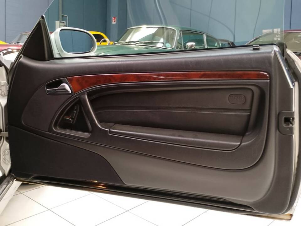 Imagen 21/46 de Mercedes-Benz SL 280 (1999)