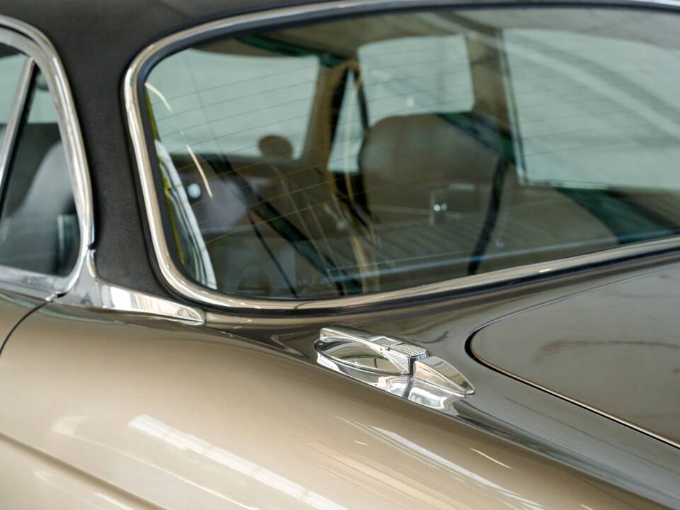 Bild 17/50 von Jaguar XJ 6 L 4.2 (1975)