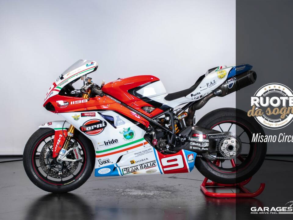 Image 1/50 de Ducati DUMMY (2010)