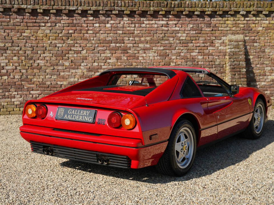 Immagine 7/50 di Ferrari 328 GTS (1989)