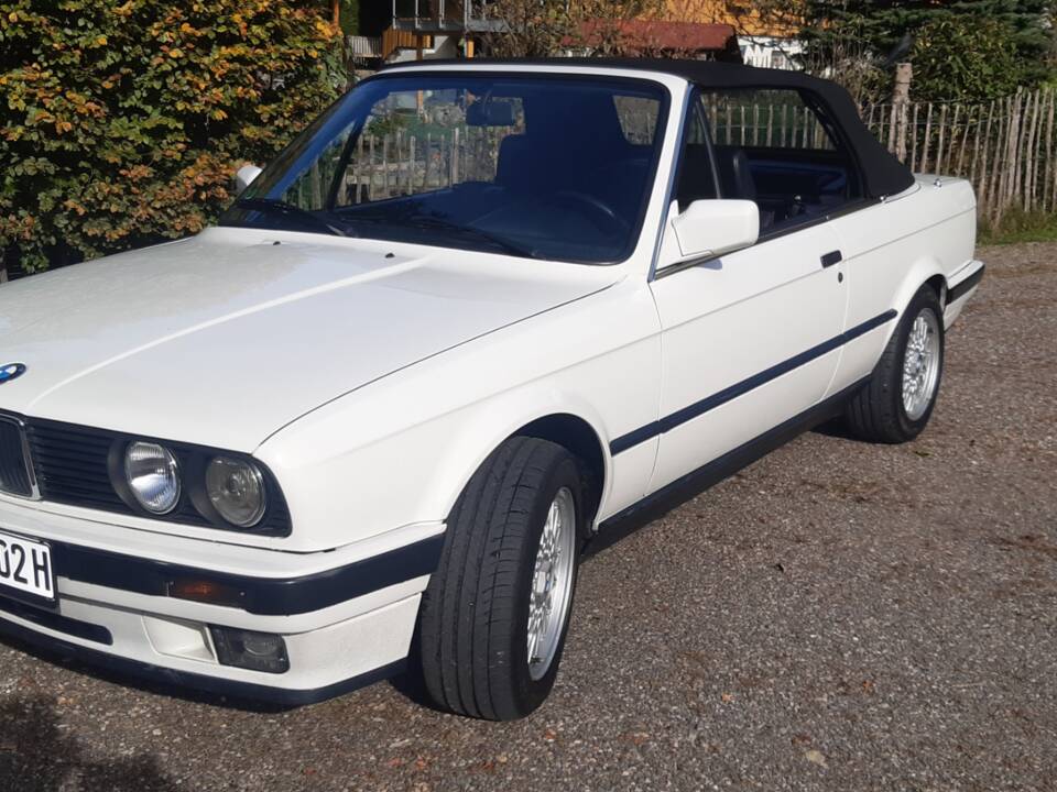 Image 20/55 of BMW 320i (1991)