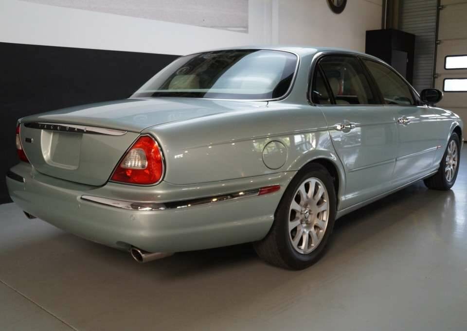 Image 35/50 of Jaguar XJ 8 4.2 (2004)