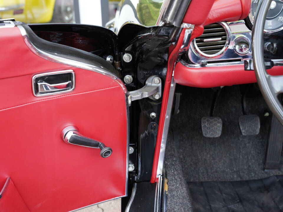 Image 26/50 de Mercedes-Benz 280 SL (1969)
