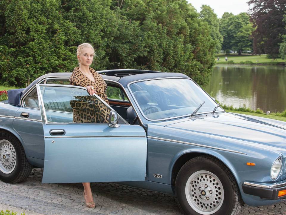 Image 4/12 of Daimler Sovereign 4.2 (1983)