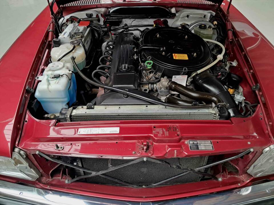 Immagine 18/26 di Mercedes-Benz 300 SL (1989)