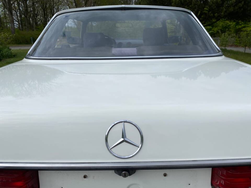 Image 21/49 of Mercedes-Benz 230 C (1980)