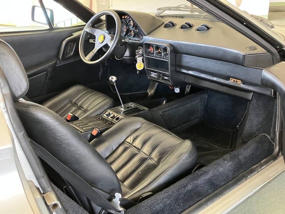 Image 14/18 of Ferrari 328 GTS (1986)