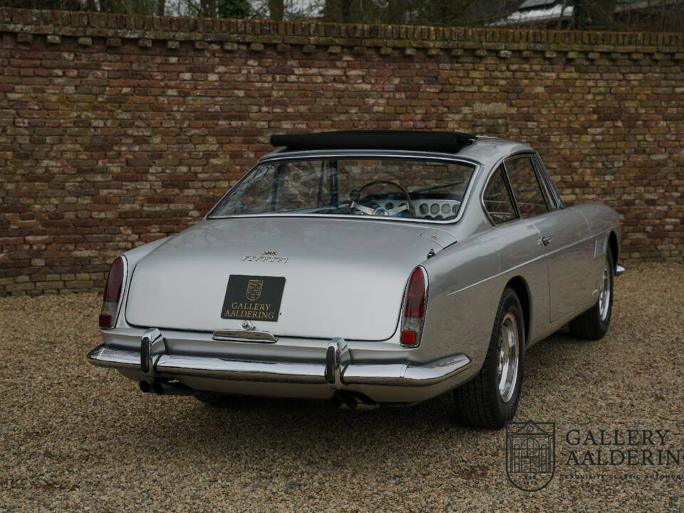 Image 33/50 of Ferrari 250 GT&#x2F;E (1964)