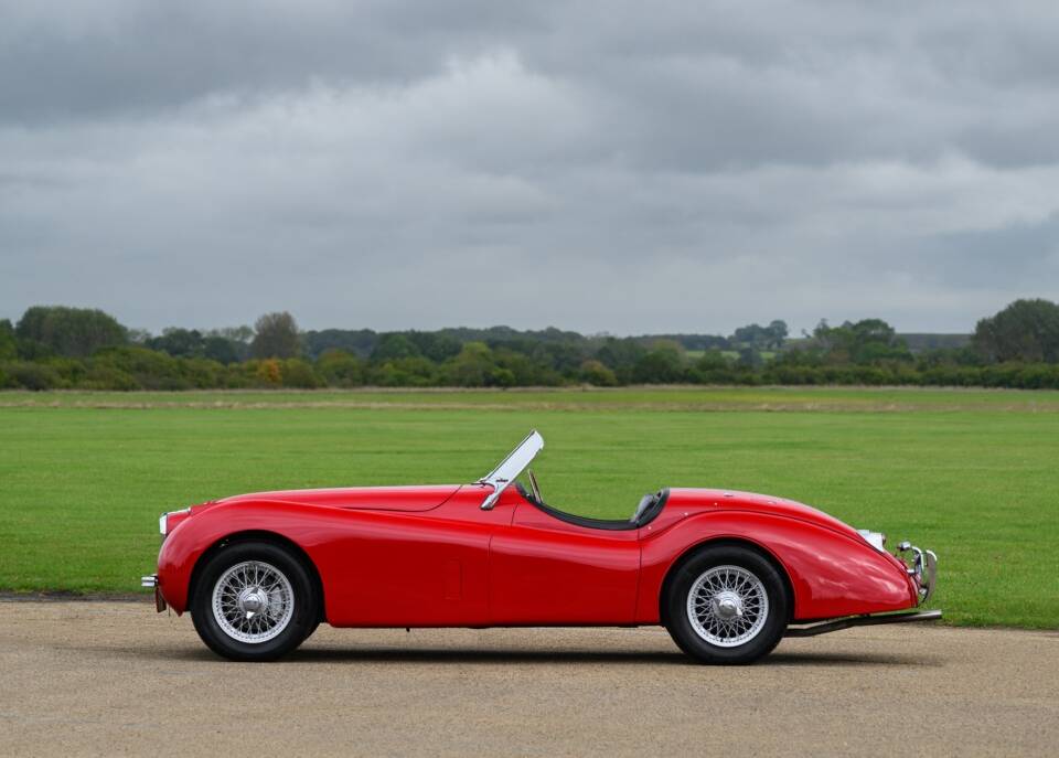 Image 11/37 of Jaguar XK 120 SE OTS (1954)