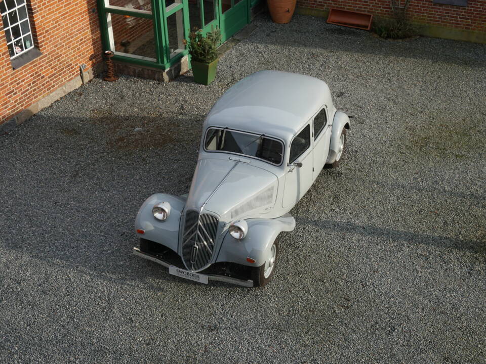 Image 8/17 of Citroën Traction Avant 11 B (1955)