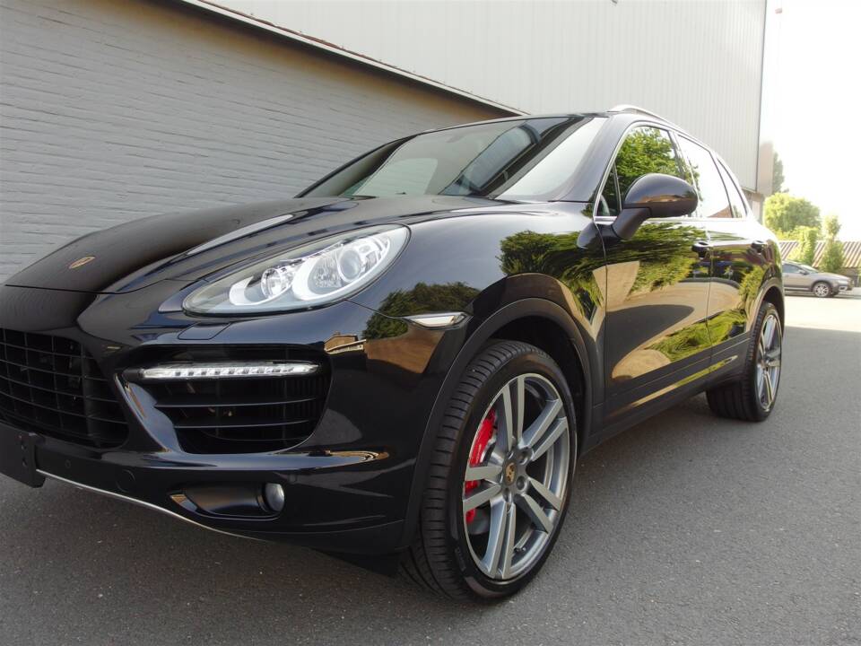 Bild 27/98 von Porsche Cayenne Turbo (2010)