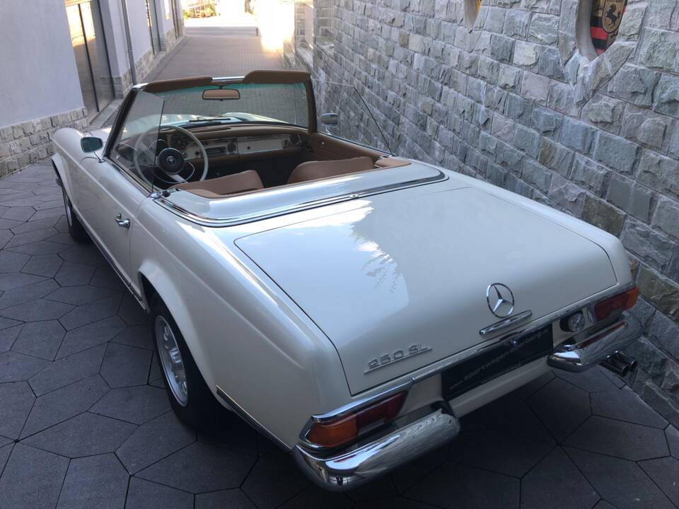 Image 27/43 of Mercedes-Benz 230 SL (1967)