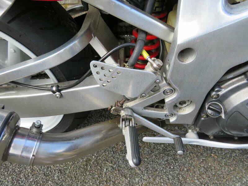 Image 26/41 de Honda CBR 900RR Fireblade (1993)