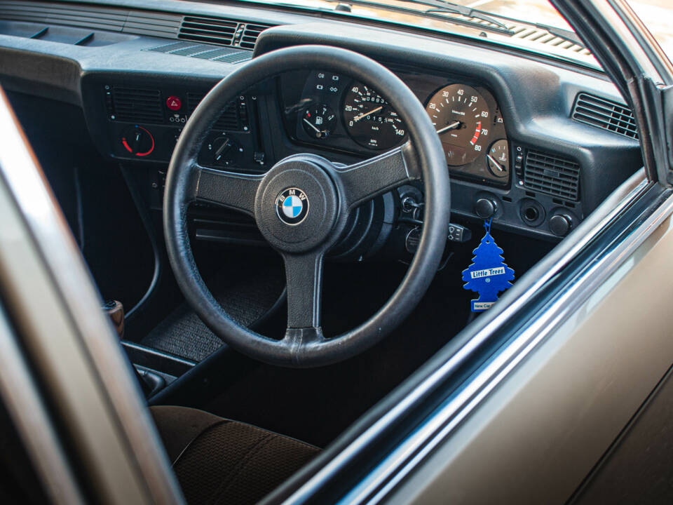 Imagen 11/20 de BMW 320 (1982)