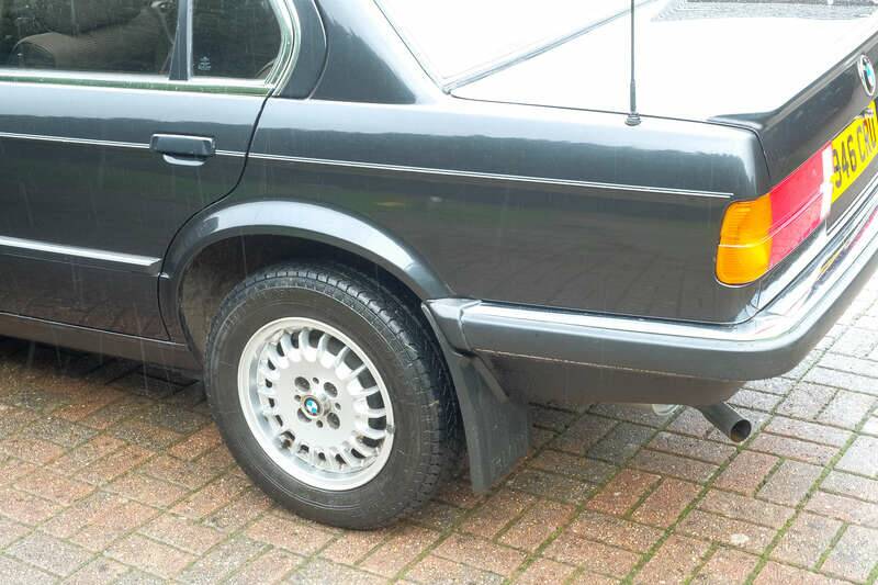 Immagine 28/50 di BMW 320i (1986)