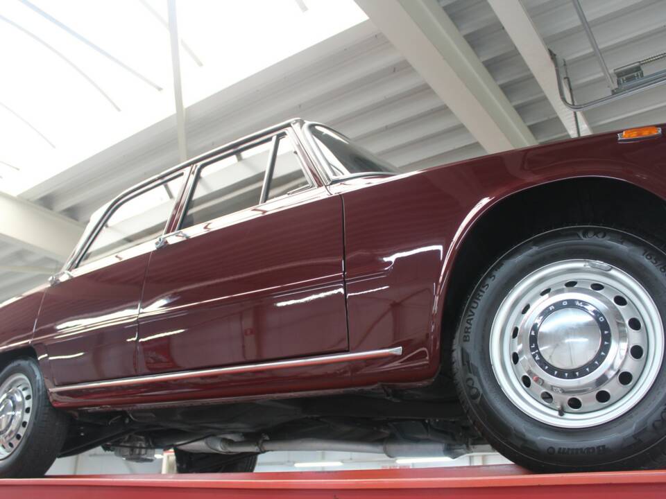 Imagen 9/50 de Alfa Romeo Giulia Nuova Super 1600 (1971)