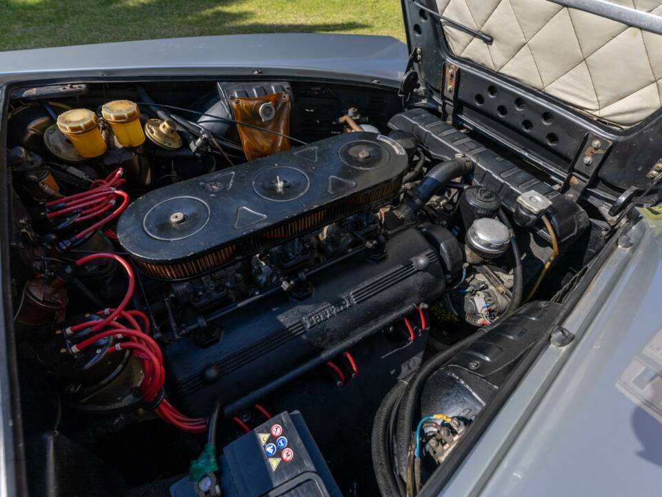 Imagen 32/47 de Ferrari 330 GT 2+2 (1964)