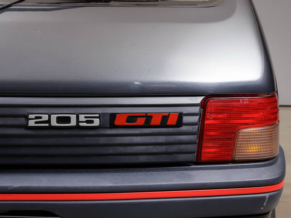 Imagen 23/28 de Peugeot 205 GTi 1.9 (1991)