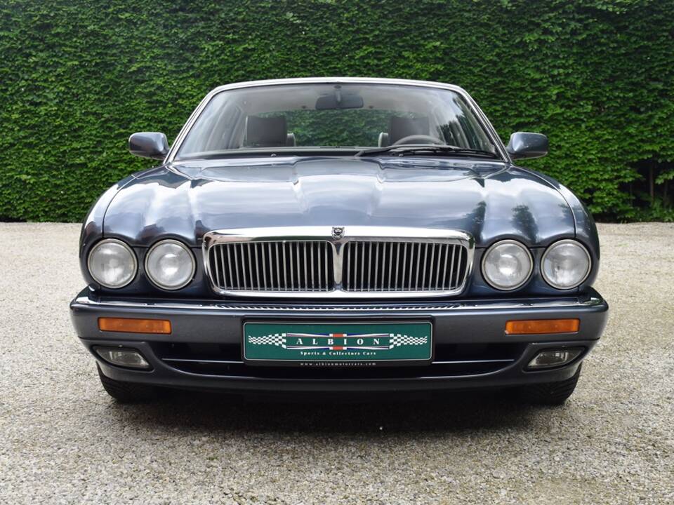 Image 4/40 of Jaguar XJ 6 4.0 Sovereign (1995)