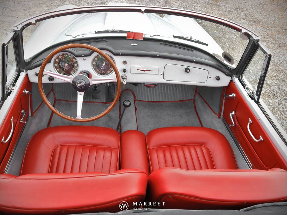 Image 31/70 of Lancia Aurelia B24 Convertible (1957)
