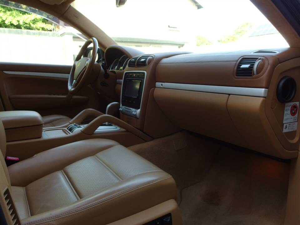 Image 47/93 of Porsche Cayenne Turbo (2007)