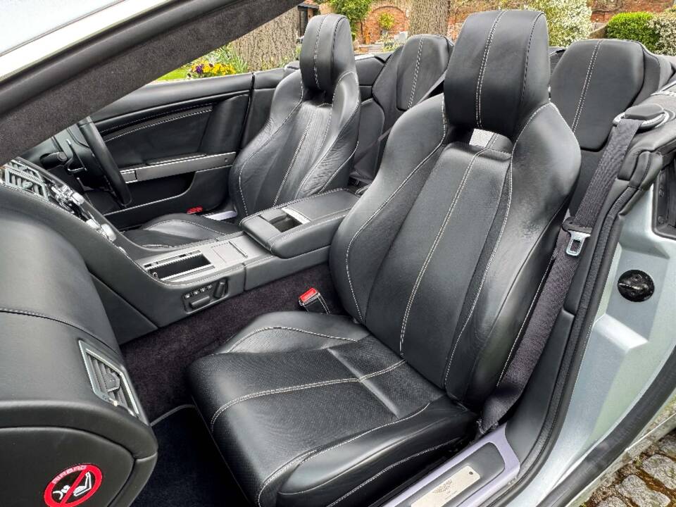 Immagine 23/28 di Aston Martin DB 9 (2009)