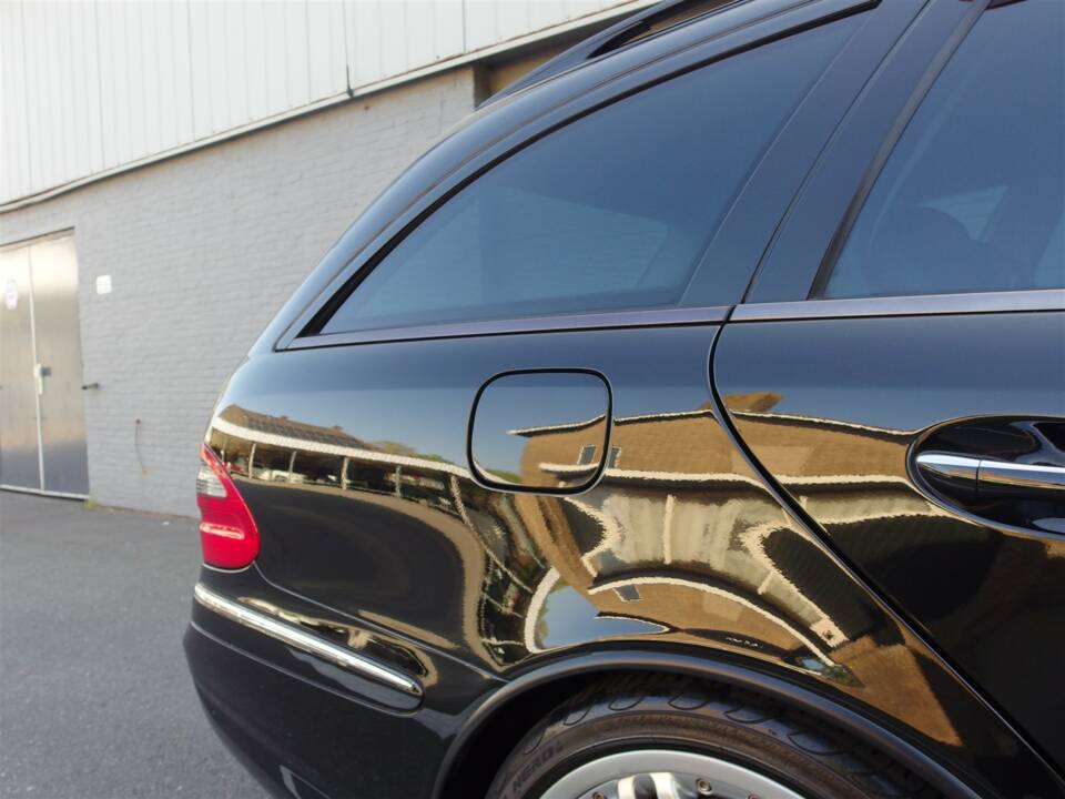 Image 21/98 of Mercedes-Benz E 63 AMG T (2008)