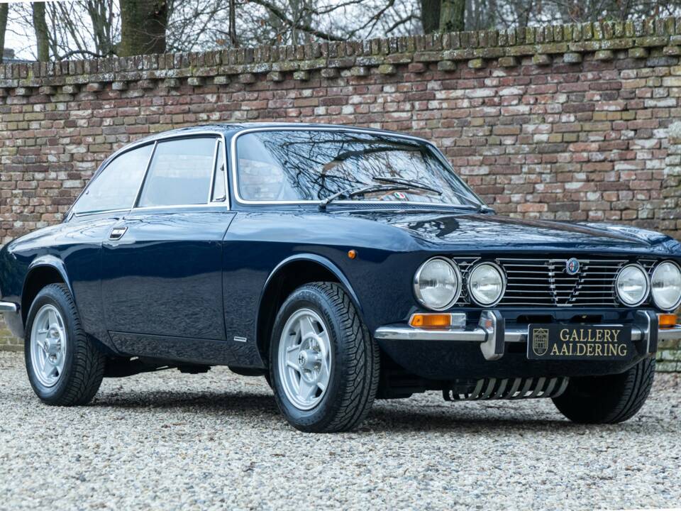 Image 31/50 of Alfa Romeo Giulia GT 1300 Junior (1971)