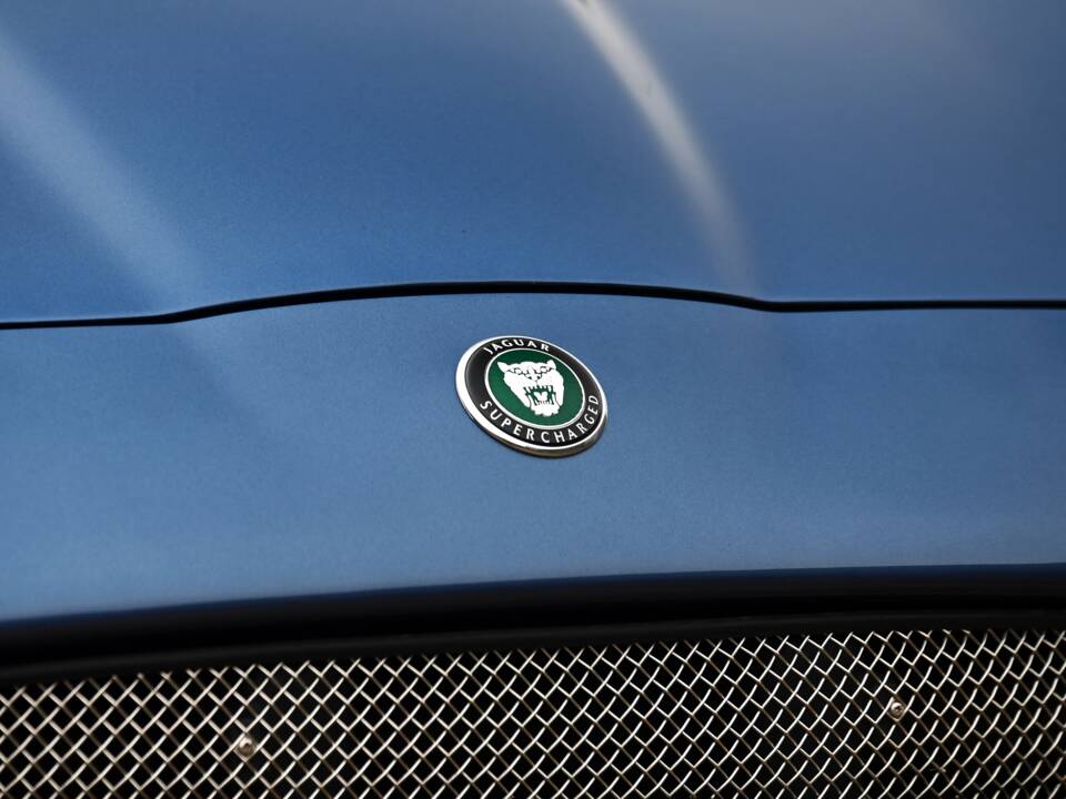 Image 13/26 de Jaguar XKR (2004)