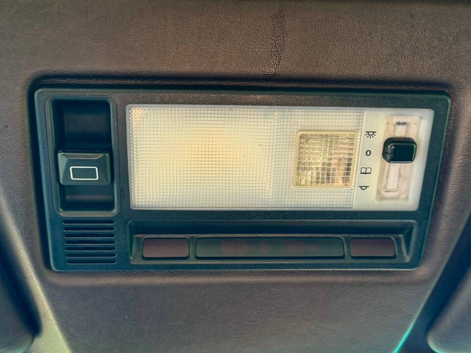 Image 10/12 of Mercedes-Benz 190 E 2.0 (1992)